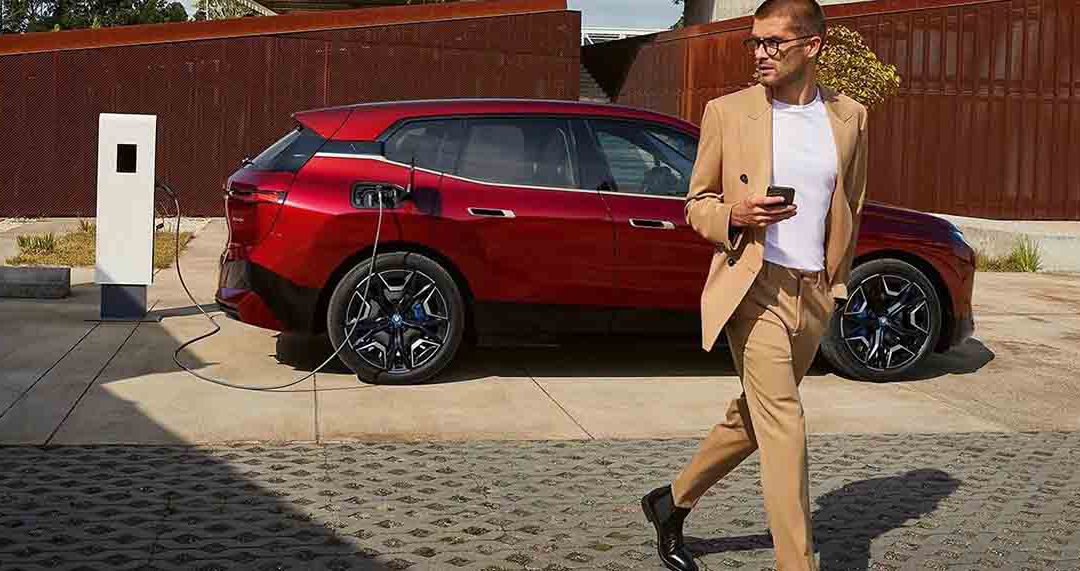 Come caricare un auto elettrica BMW: da casa o dalle colonnine pubbliche?
